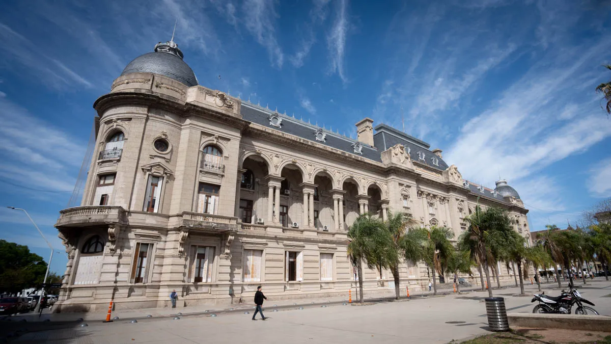 Docentes y estatales vuelven a verse la cara con el gobierno
