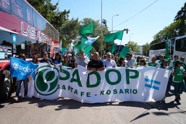Los maestros privados piden 30 % de aumento salarial