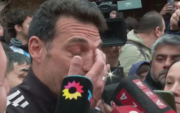 Scaloni volvió a Pujato y no pudo contener las lágrimas: 