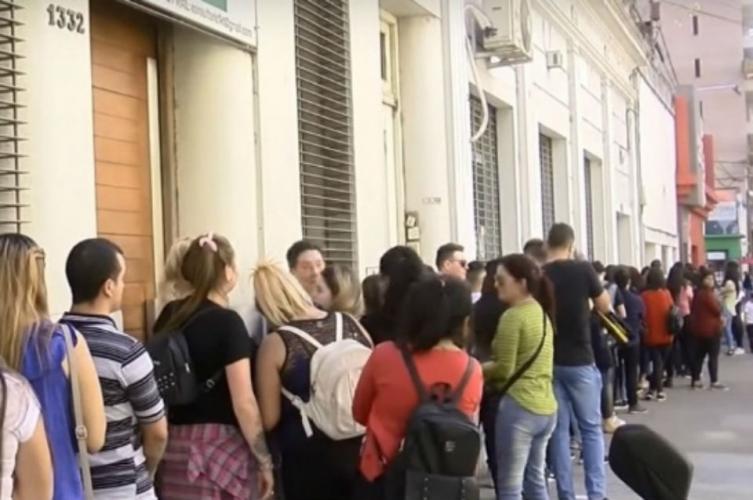 Locura por un trabajo: más de 1000 postulantes en una pizzería