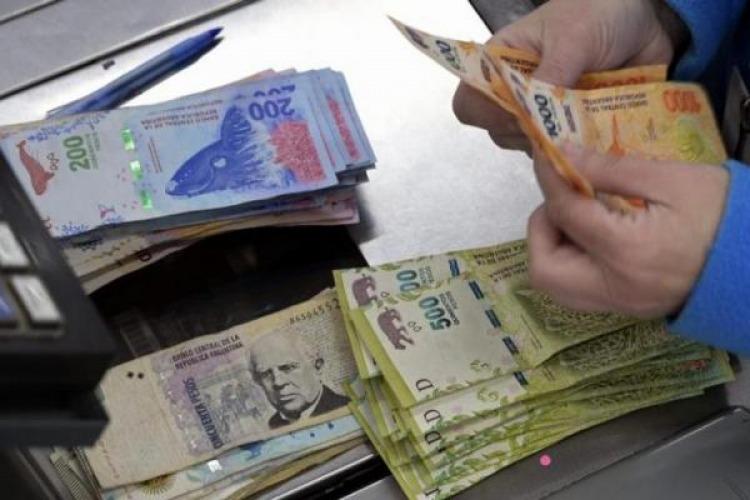 Pagan haberes a empleados públicos de Santa Fe