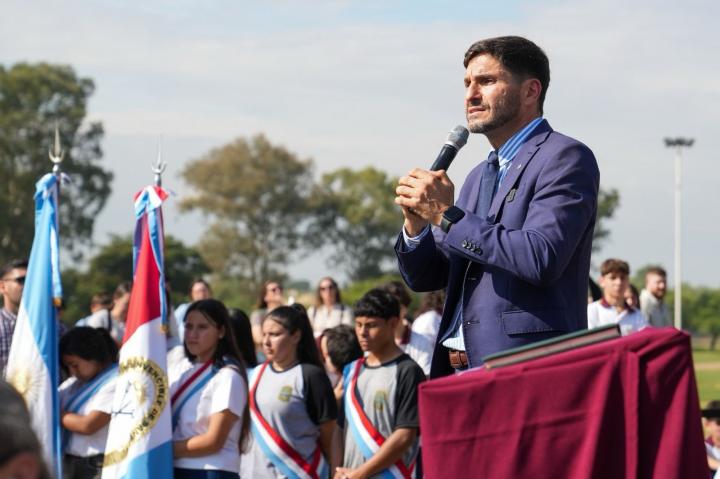 Pullaro tomó juramento de lealtad a la Constitución 
