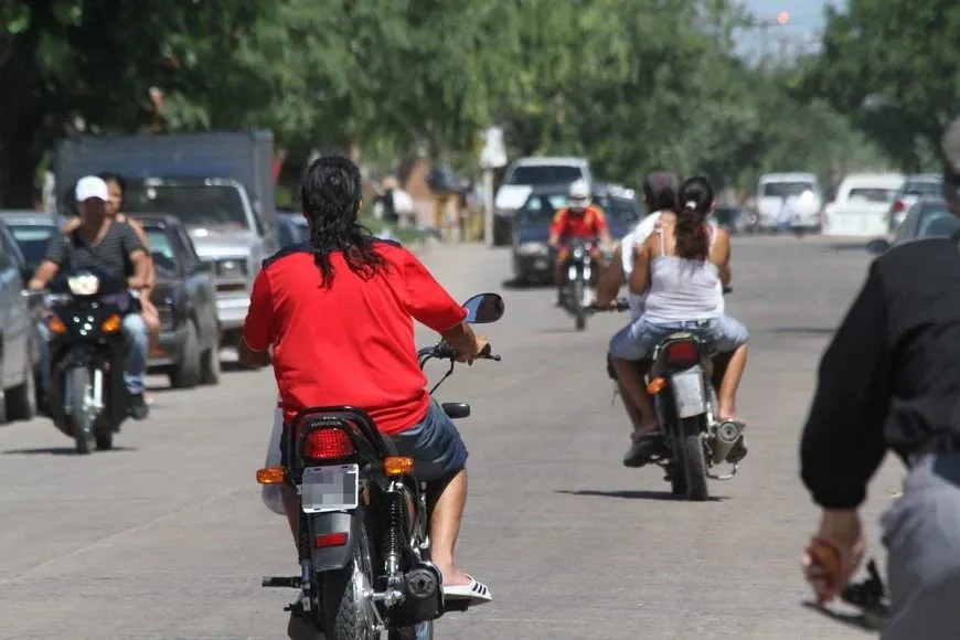Fotomultas a motos: conductores sin casco, en su mayoría