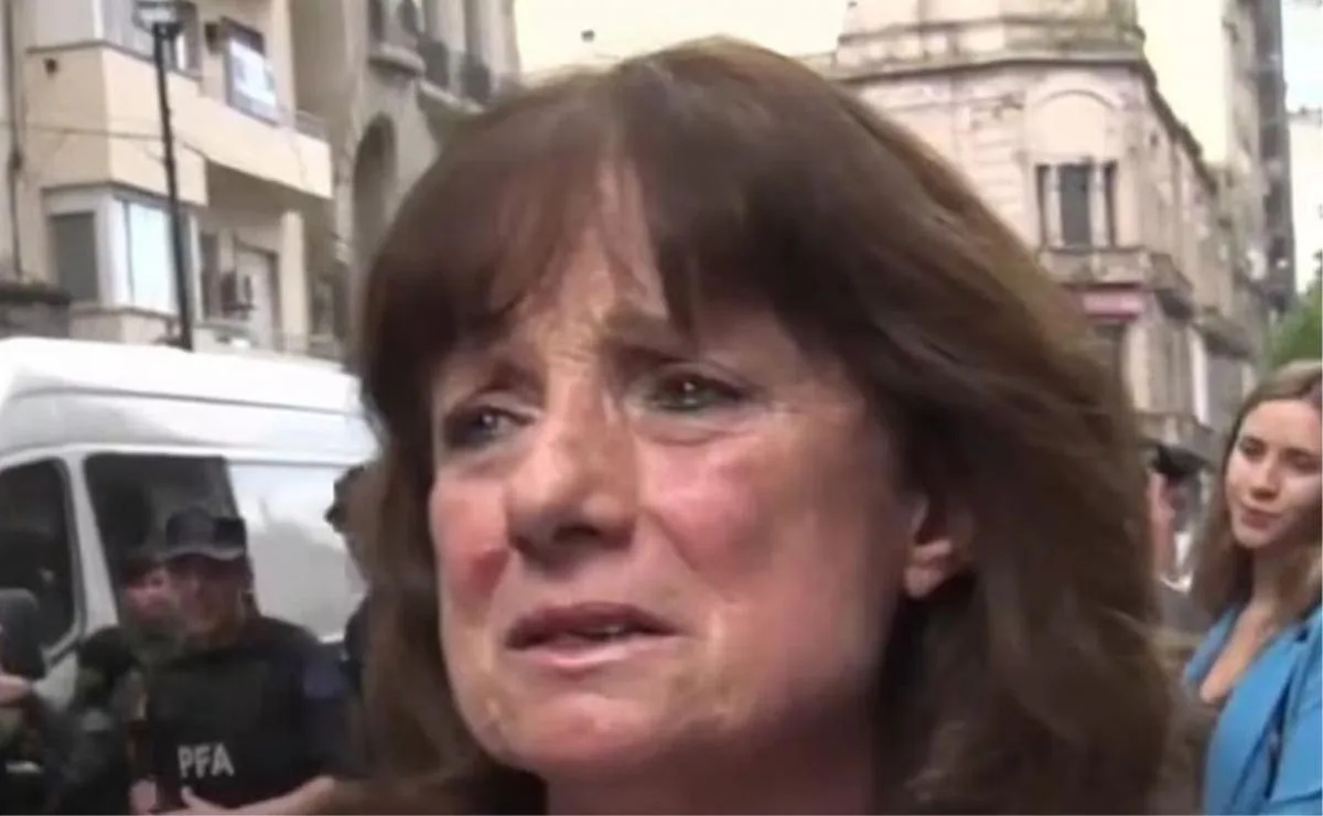 Vilma Ripoll se tiró sobre el auto de Milei