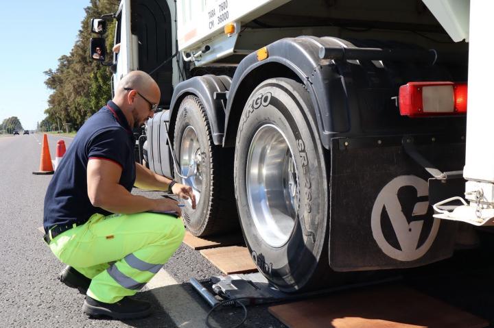 Detectan 25 toneladas de exceso de peso en camiones