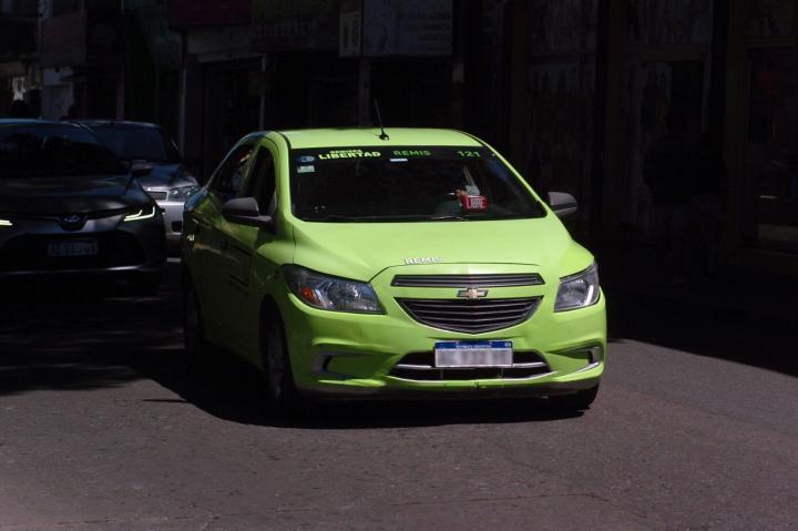 Remises: cómo deben estar identificados en Santa Fe