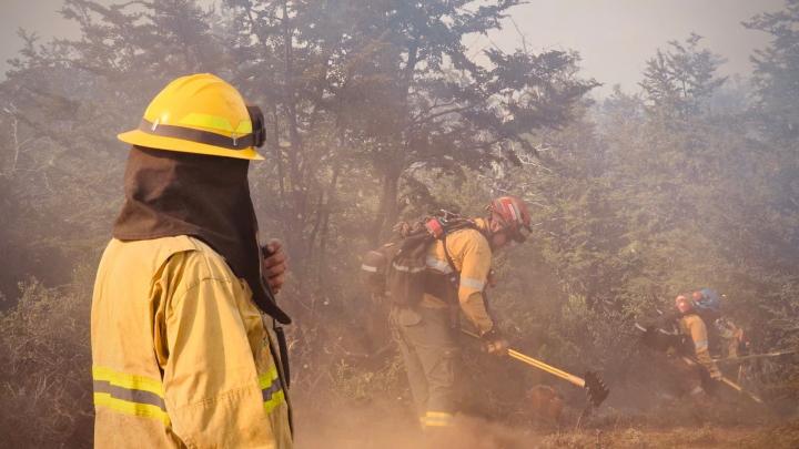 Brigadistas santafesinos ya combaten los incendios en Chubut
