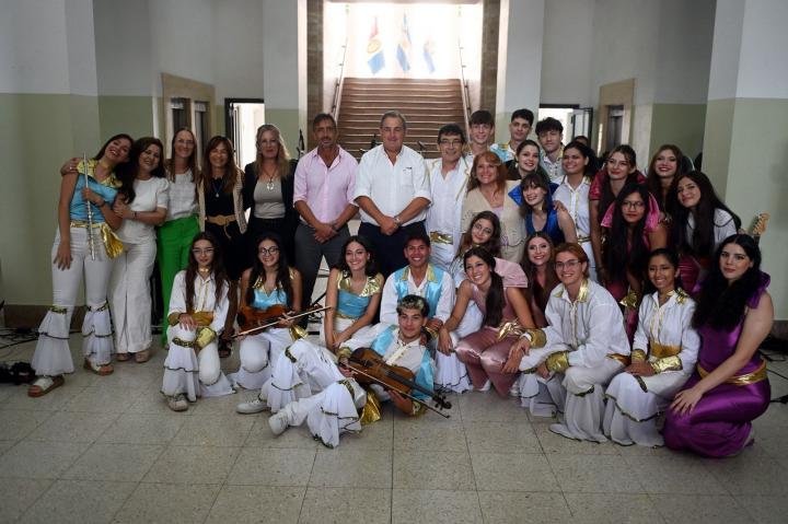 Jóvenes talentos santafesinos cantaron en el Palacio Municipal