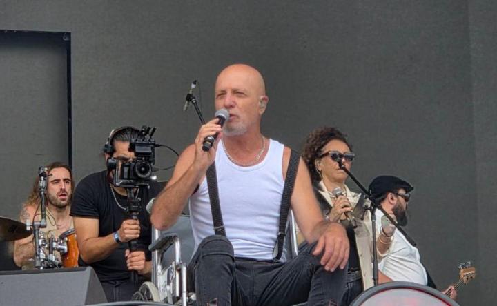 Cordera volvió a cantar con La Bersuit en Cosquín Rock