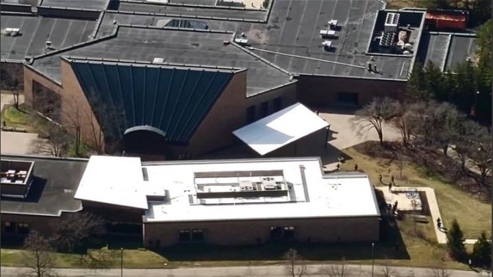 Atacante armado embistió una sinagoga en EE.UU.