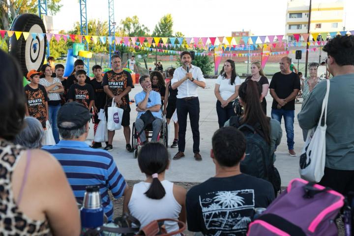 Pullaro inauguró la remodelación del histórico Club Sparta 