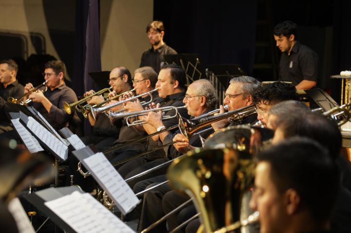 La Banda Sinfónica Municipal engalanó la noche santafesina 