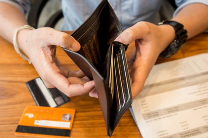 El 56% de los hogares argentinos se endeuda para subsistir