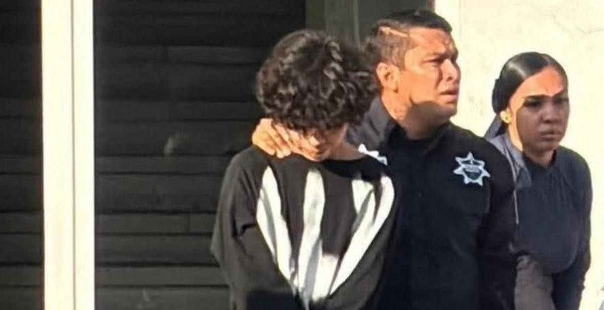 Llegó tarde a la escuela, no lo dejan entrar y mata a dos maestras