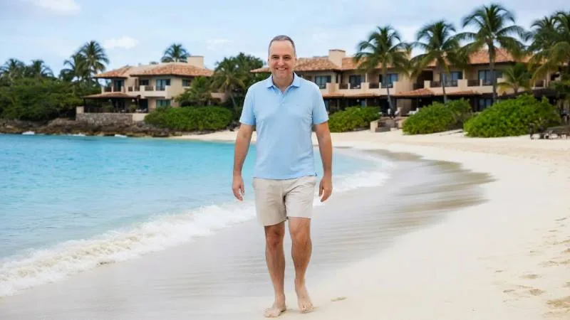 Manuel Adorni y familia en el all inclusive de Aruba