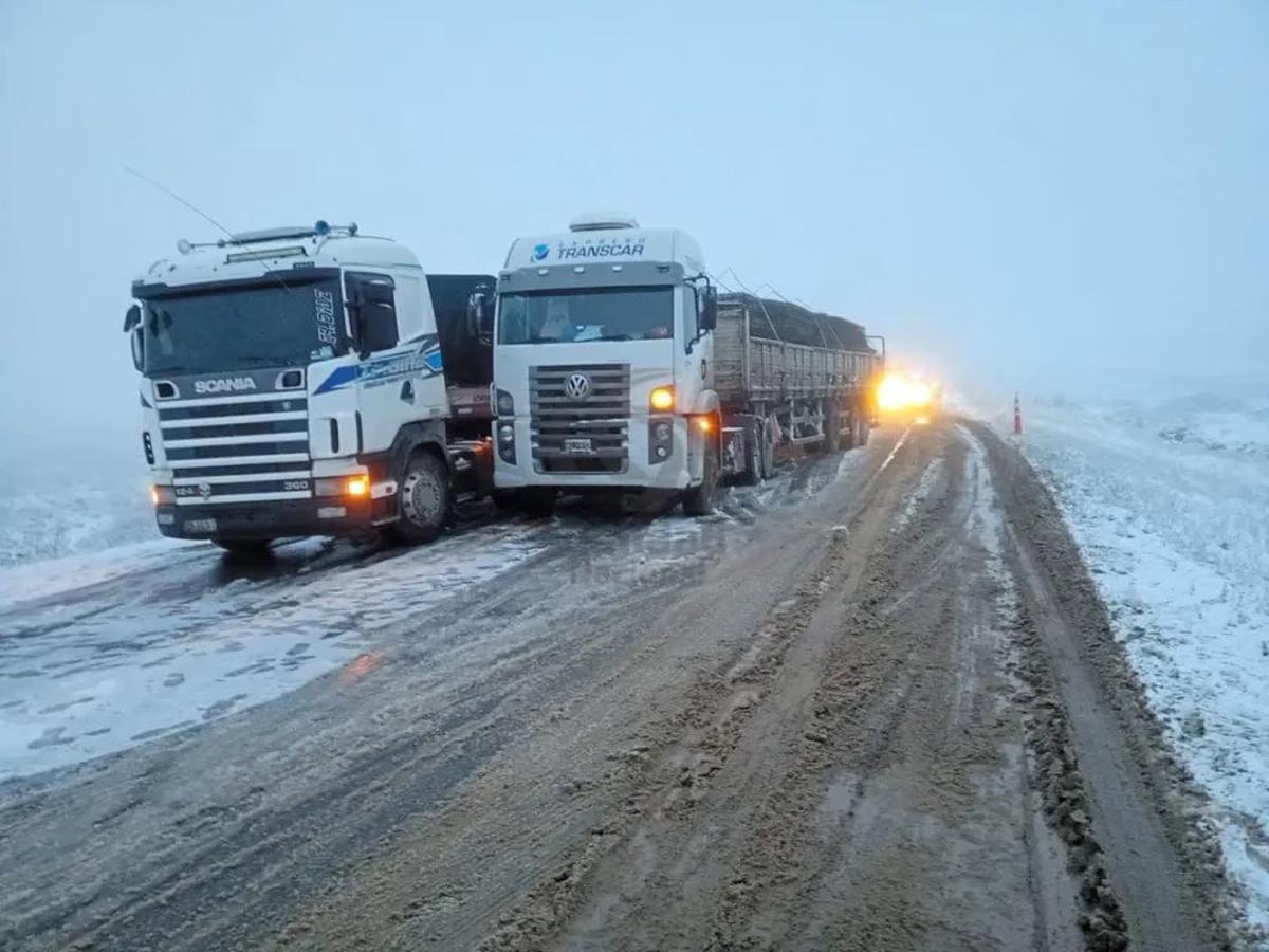 Nieve y ráfagas de 160 km/h en el Cristo Redentor: ya lleva un mes cerrado