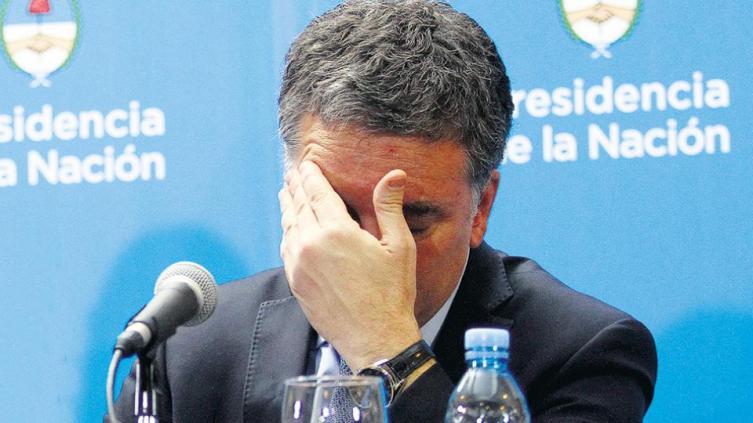 Dujovne: “Todavía octubre va a ser malo” 