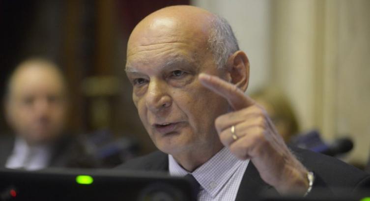 Diputado de Cambiemos pide “congelar los sueldos” 