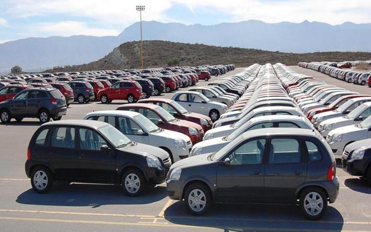 La venta de autos cayó un 50 % en octubre