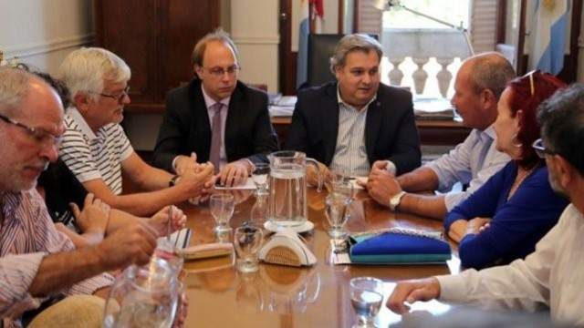 Santa Fe descartó pagar bono a los estatales