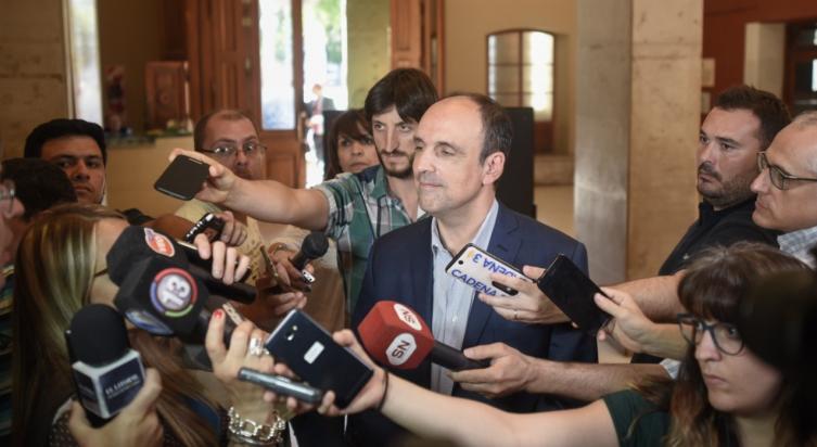 Corral celebró la inversión provincial para pavimentar calles