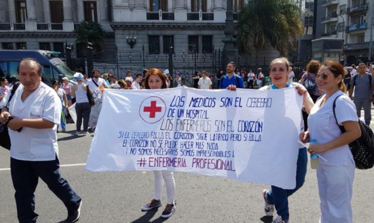Enfermeros celebran su día con lucha y movilización 