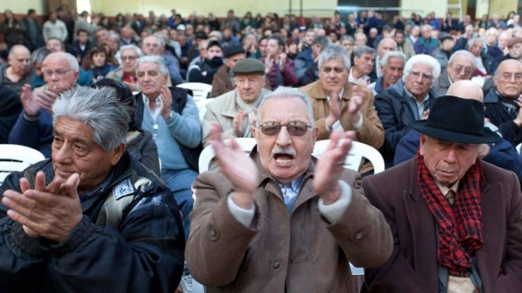 Córdoba pagará bono a estatales y jubilados