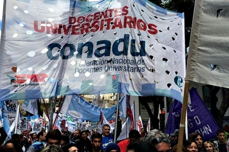 Docentes universitarios cobrarán un bono de $ 5.000
