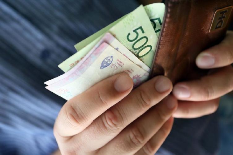 Los salarios perdieron 12 % frente a la inflación