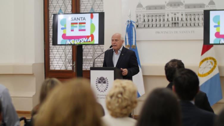 Lifschitz reconoció a personas e instituciones de la provincia