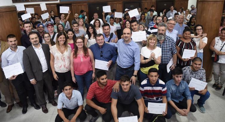 Reconocen a empresas que emplean a jóvenes