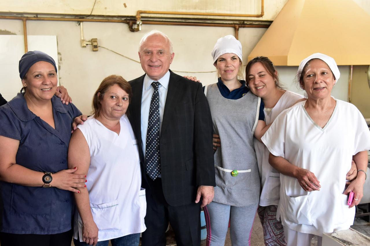 Lifschitz con vecinos del barrio Latinoamérica