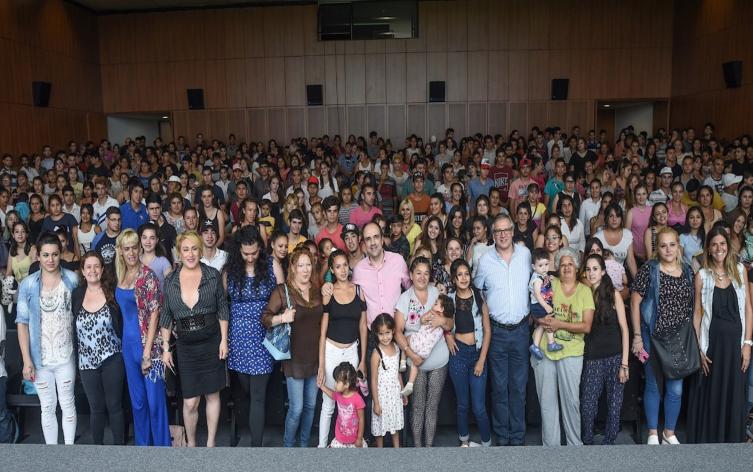 Escuelas de Trabajo: 2100 jóvenes con futuros empleos