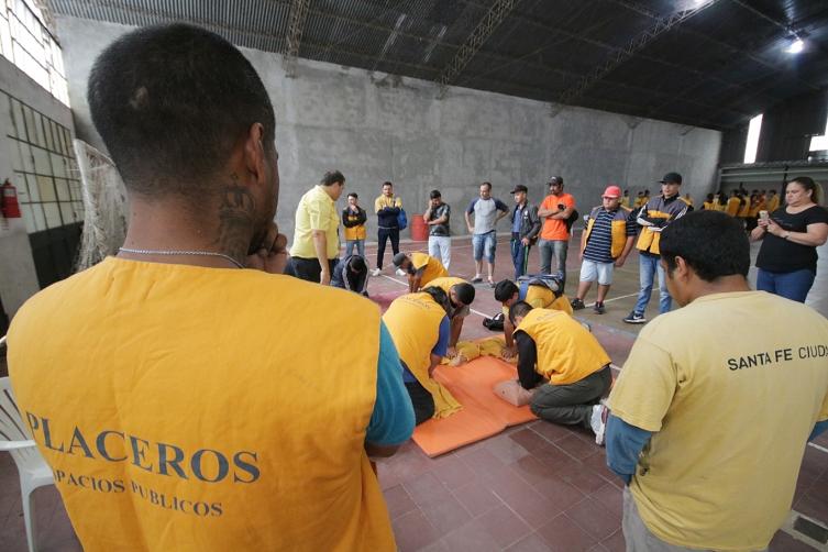Salvar vidas: capacitan a placeros en RCP y primeros auxilios