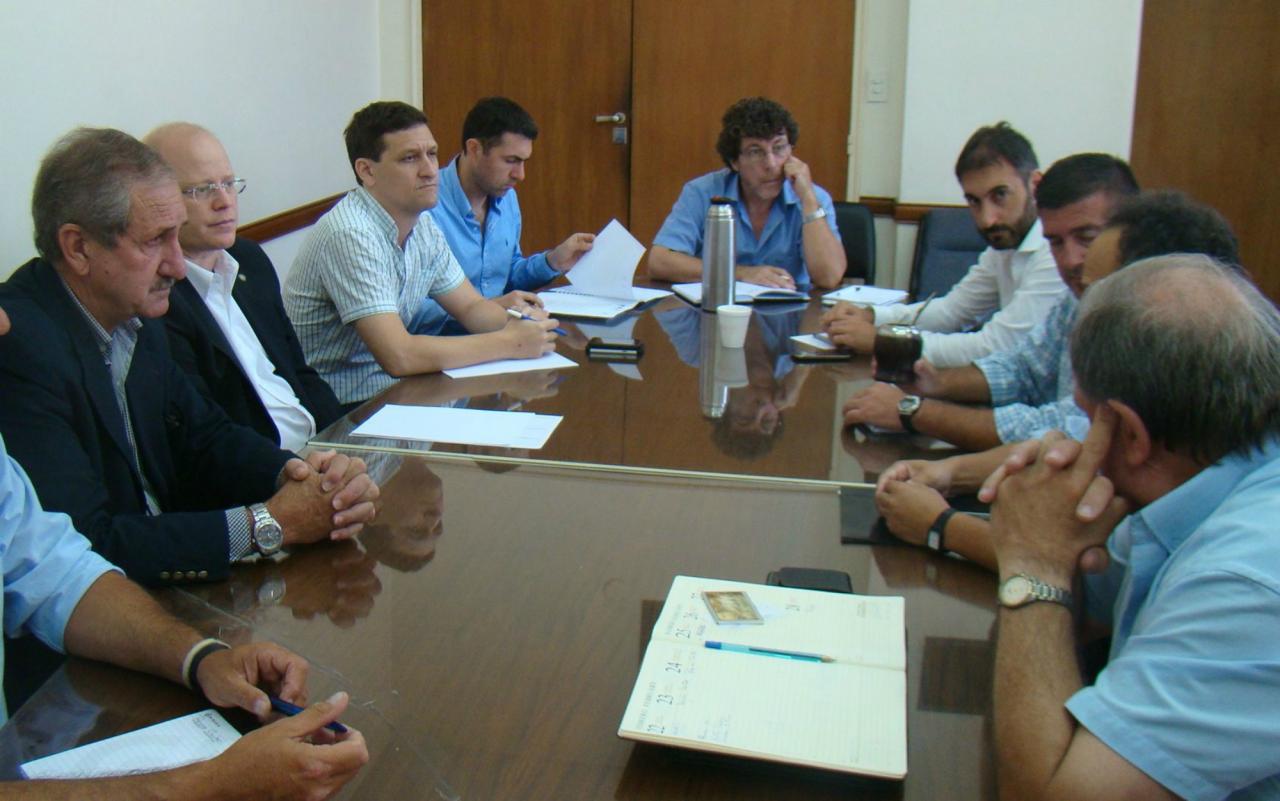 Santa Fe y Entre Ríos piden un salvataje para el sector lechero