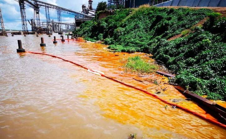 Derramaron 1000 toneladas de aceite en el río Paraná