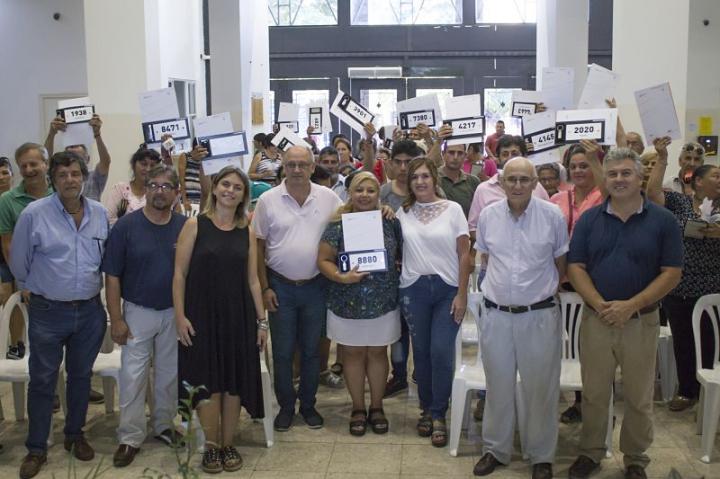La Ciudad entregó escrituras a vecinos de 16 barrios
