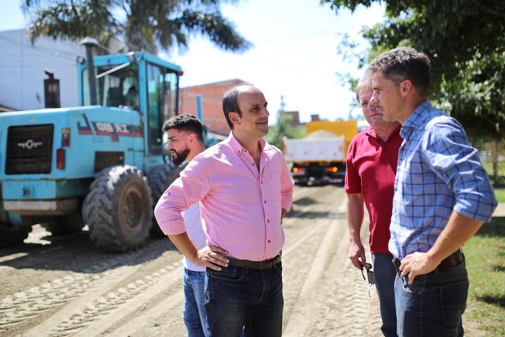 “Mejoramos 1900 cuadras de tierra en 37 barrios”