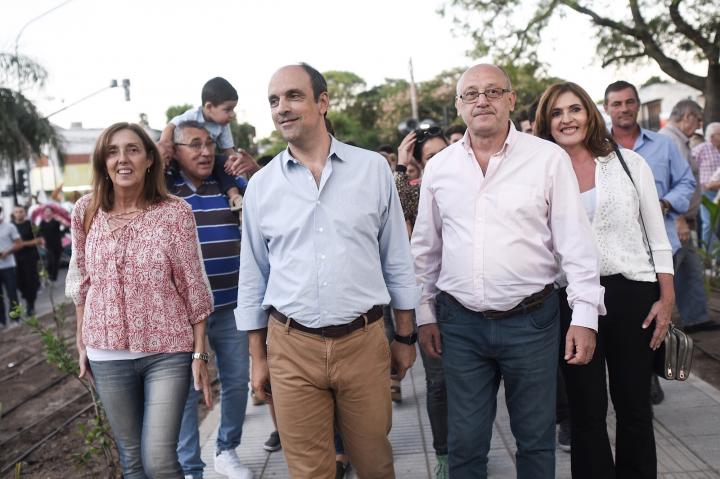 Corral, Cantard y funcionarios municipales recorren el sector inaugurado.