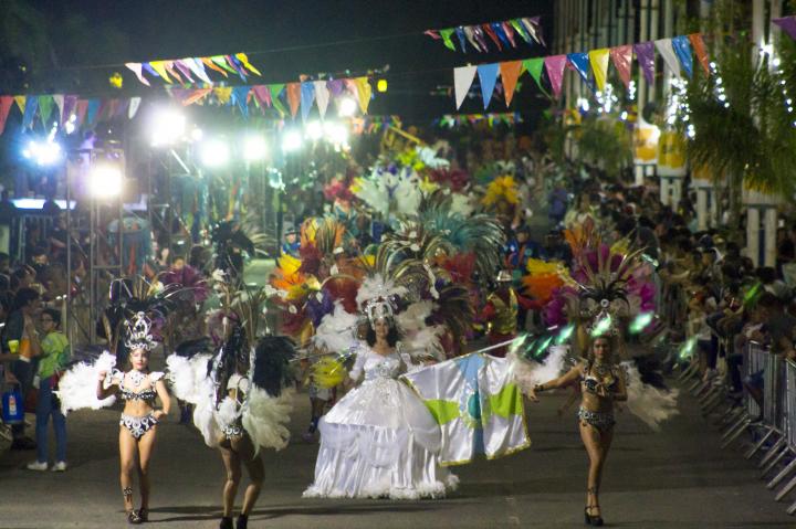 Santa Fe vive tres días a puro carnaval