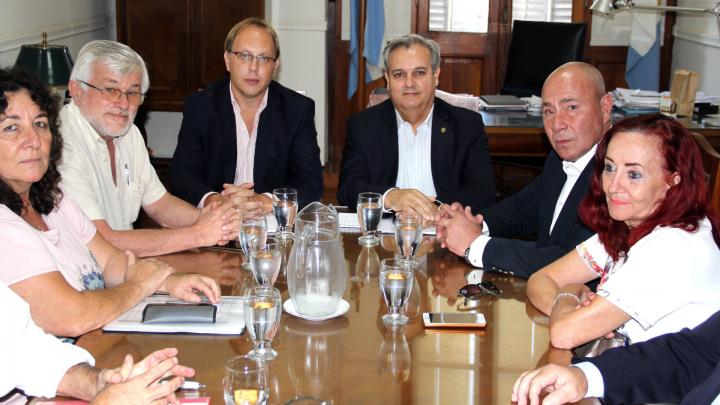 El gobierno garantiza un sueldo mínimo de $ 21.000 a los empleados públicos.