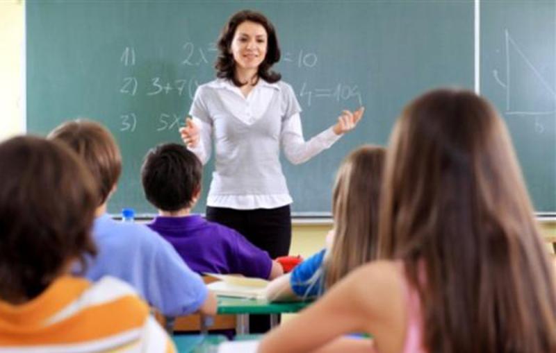 Docentes nacionales dictan clases normalmente