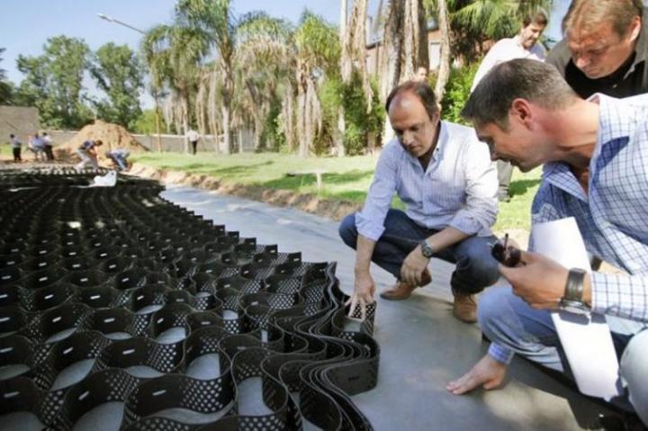 Corral inauguró más calles con geoceldas en la Costa