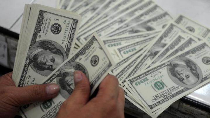 Compras de dólares cayeron 60 %