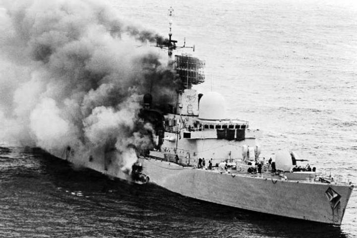 Para la Armada Argentina, el ARA Belgrano “se hundió” 