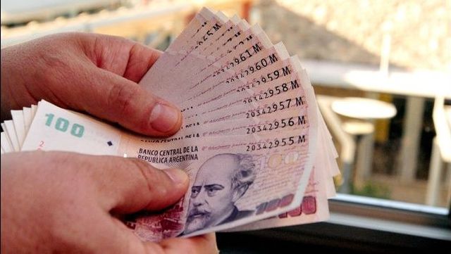Empleados de Comercio acordaron aumento salarial del 30 % anual