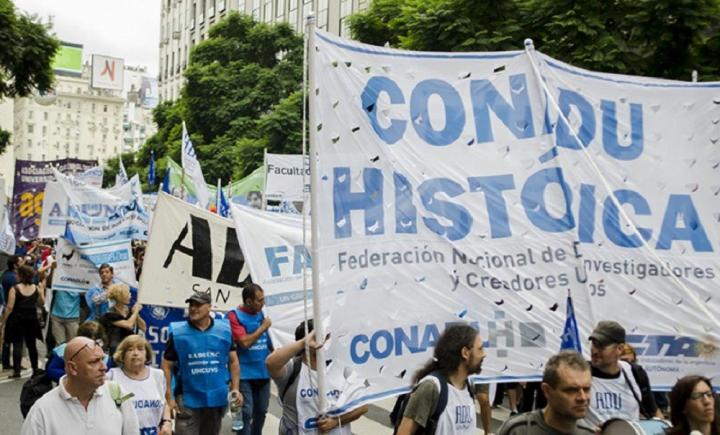 Docentes universitarios paran por 48 horas en todo el país