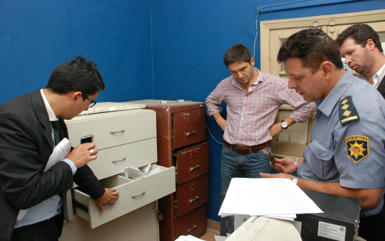 Detectan armas y municiones en comisarías de Santa Fe