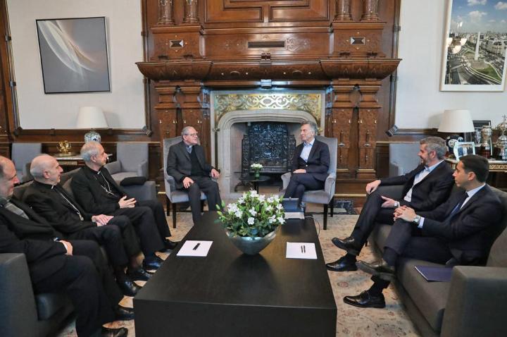 Macri le pidió ayuda a la Iglesia para mantener la paz social