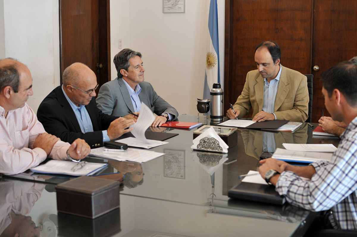 Coordinan la provisión de agua y cloaca en Santa Fe